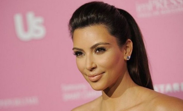 ΑΙΣΧΟΣ! Αποκριάτικη ''Kim Kardashian'' στολή έχει ξεσηκώσει αντιδράσεις - Φωτογραφία 1
