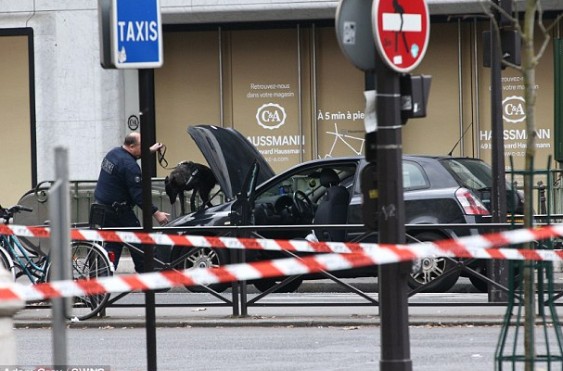 ΤΡΟΜΟΣ! Συναγερμός στο Παρίσι μετά από απειλή για βόμβα - Φωτογραφία 3