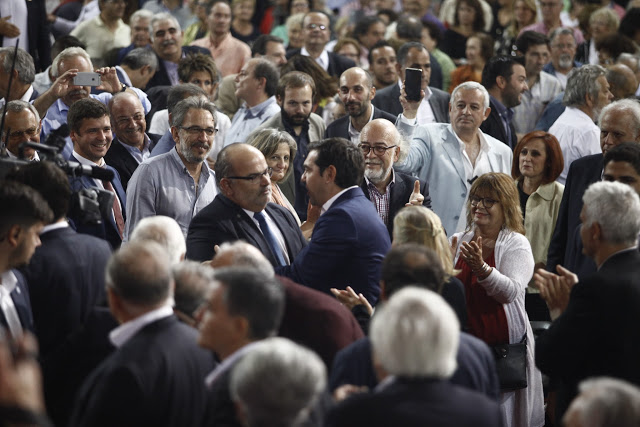 Ολο το παρασκήνιο από το Συνέδριο του ΣΥΡΙΖΑ – Το... μπατσάκι του Τσίπρα στο μάγουλο του Καμμένου [photos] - Φωτογραφία 15