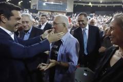Ολο το παρασκήνιο από το Συνέδριο του ΣΥΡΙΖΑ – Το... μπατσάκι του Τσίπρα στο μάγουλο του Καμμένου [photos]