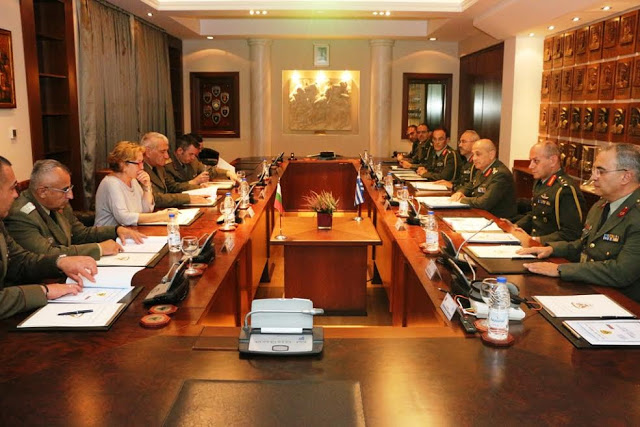 Επίσκεψη Διοικητή των Χερσαίων Δυνάμεων της Βουλγαρίας στο ΓΕΣ - Φωτογραφία 1