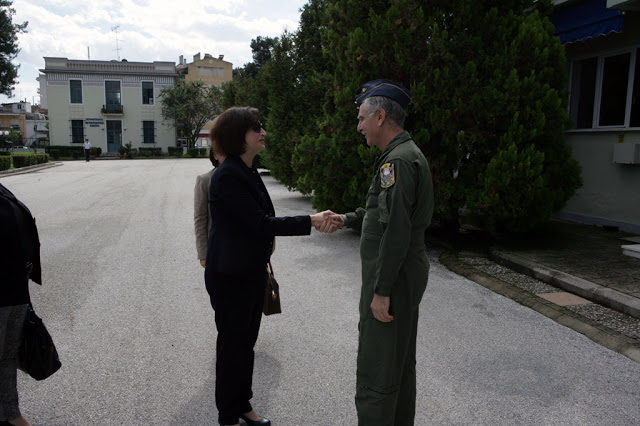 Επίσκεψη Ειδικής Γραμματέως Υπουργείου Εθνικής Άμυνας στο ΑΤΑ και την 110ΠΜ - Φωτογραφία 4