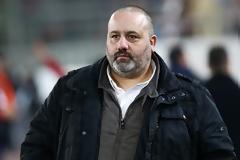 Ο ΚΑΡΑΠΑΠΑΣ ΔΙΕΥΚΡΙΝΙΖΕΙ ΓΙΑ ΤΟ ΜΝΗΜΕΙΟ ΤΗΣ ΘΥΡΑΣ 7 ΚΑΙ ΤΑ... ΚΑΜΜΕΝΑ ΚΑΣΚΟΛ! (PHOTO)