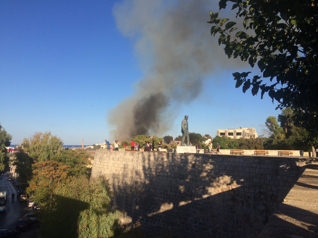 Συναγερμός στην πυροσβεστική για φωτιά στο κέντρο του Ηρακλείου [photos] - Φωτογραφία 3