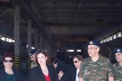 Φωτό από την επίσκεψη της Ειδικής Γραμματέας ΥΠΕΘΑ στο 304 ΠΕΒ