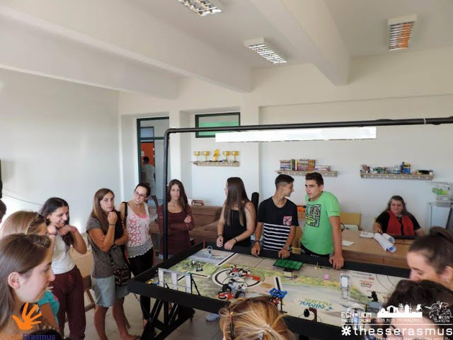 Roma.Bots Vs Discrimination: Η ομάδα ρομποτικής Ρομά συναντά φοιτητές Εrasmus - Φωτογραφία 3