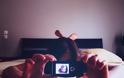 Millennials: Είναι τα smartphones και oι selfies η νέα «συναισθηματική τροφή»;