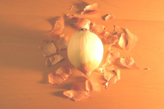 Μην πετάτε τις φλούδες από τα κρεμμύδια - Δείτε 6 καταπληκτικές χρήσεις τους που θα θέλατε να γνωρίζατε νωρίτερα [photos] - Φωτογραφία 4
