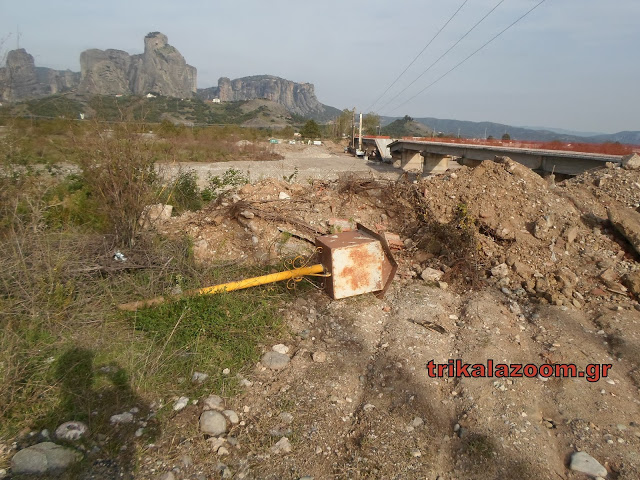 Αδιανόητο αυτό στην γέφυρα της Διάβα Καλαμπάκας- Πέταξαν το εικονοστάσι στα μπάζα [video] - Φωτογραφία 3