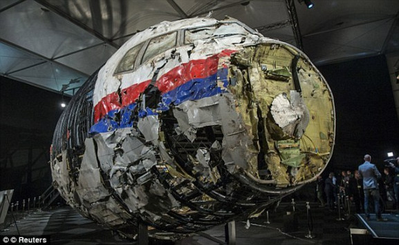 ΑΝΑΤΡΙΧΙΑΣΤΙΚΕΣ εικόνες από το εσωτερικό της μοιραίας πτήσης MH17 που... κόβουν την ανάσα! - Φωτογραφία 1