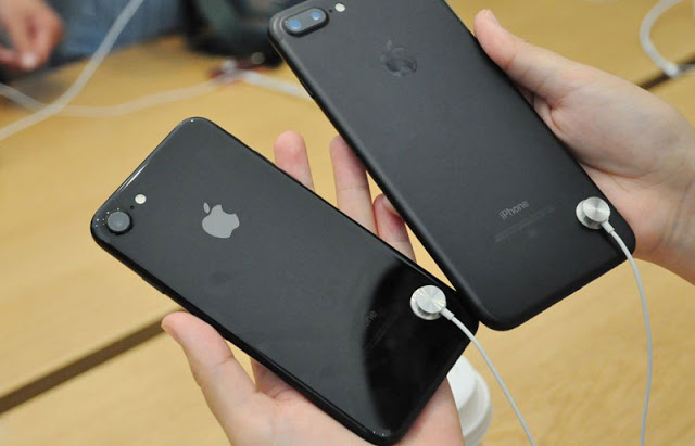 Η Apple δεν χρησιμοποιεί πλέον αντικλεπτικά καλώδια στα καταστήματα της - Φωτογραφία 1