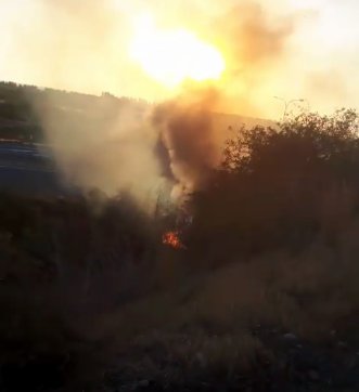 Πάφος: Αυτοκίνητο τυλίχθηκε στις φλόγες στον αυτοκινητόδρομο παρά την έξοδο Μανδριών - Φωτογραφία 3