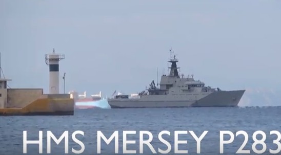 ΝΑΤΟικο πλοίο στο λιμάνι του Πειραιά [video] - Φωτογραφία 1