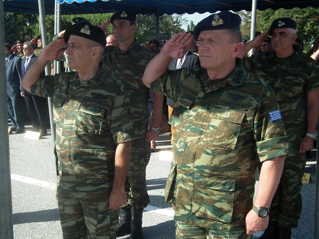 Αρχηγός ΓΕΣ και Δκτης 1ης Στρατιάς στην τελετή ορκωμοσίας πρωτοετών στη ΣΜΥ - Φωτογραφία 1