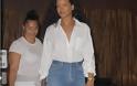H Rihanna σου δείχνει τον νέο τρόπο να φοράς mini φούστα - Φωτογραφία 2