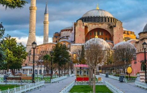 Η Τουρκία διόρισε μόνιμο ιμάμη στην Αγιά Σοφιά - Φωτογραφία 1