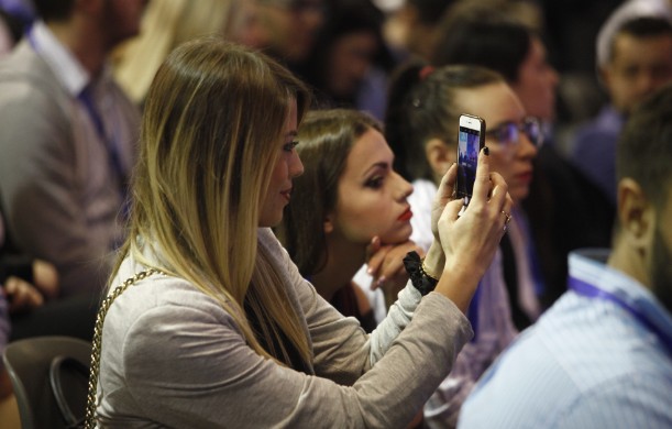 Selfies και νεανικά χαμόγελα στο συνέδριο της ΟΝΝΕΔ στην Παιανία [photos] - Φωτογραφία 6