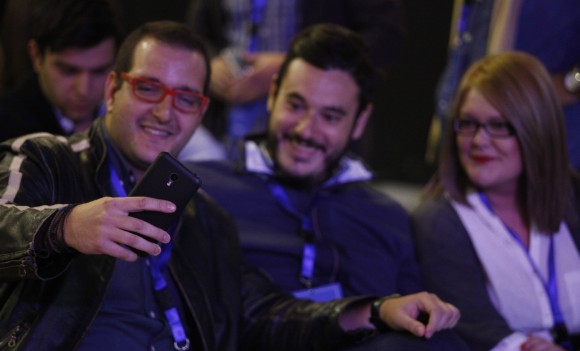 Selfies και νεανικά χαμόγελα στο συνέδριο της ΟΝΝΕΔ στην Παιανία [photos] - Φωτογραφία 9