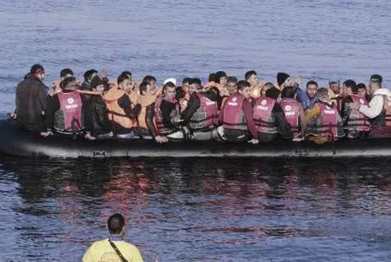 Διασώθηκαν 2.400 μετανάστες στην Ιταλία -14 νεκροί - Φωτογραφία 1