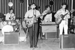 The Rabbits: Το μόνο που είχαμε και μας κρατούσε ζωντανούς, ήταν η τρέλα μας για τη μουσική... [video]