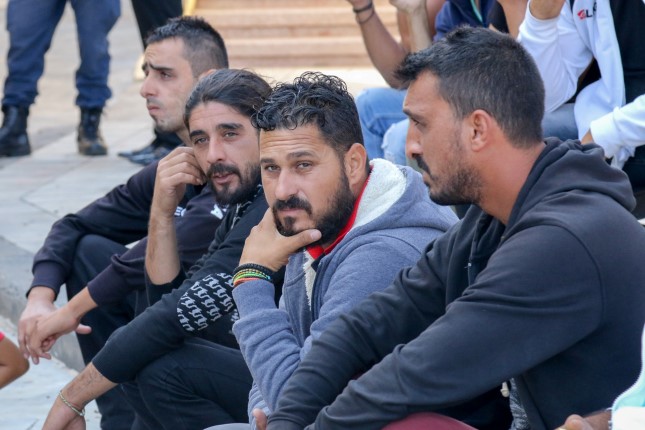 Διαμαρτυρία των Ρομά του καταυλισμού στην Αποκεντρωμένη Διοίκηση - Φωτογραφία 2