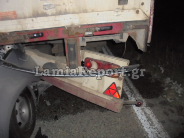 Φθιώτιδα: Καρφώθηκε πίσω από ακινητοποιημένο φορτηγό [photos] - Φωτογραφία 15