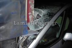 Φθιώτιδα: Καρφώθηκε πίσω από ακινητοποιημένο φορτηγό [photos]