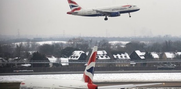 Τρόμος στον αέρα - Έκτακτη προσγείωση αεροσκάφους της British Airways - Φωτογραφία 1