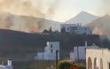 Σύρος: Νύχτα τρόμου...ισως η μεγαλύτερη φωτιά στο νησί - Απειλούνται πολλά σπίτια [video] - Φωτογραφία 4