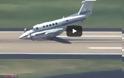 Δραματική προσγείωση αεροσκάφους με τη… μύτη! [video]