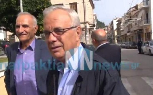 Υπουργός κλείστηκε έξω από το δημαρχείο στη Ναύπακτο -Βρήκε κλειδωμένη την πόρτα [video] - Φωτογραφία 1