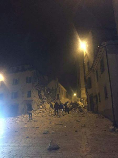 Εικόνες καταστροφής από το ισχυρό χτύπημα του Εγκέλαδου με έναν νεκρό στην Ιταλία! - Φωτογραφία 4