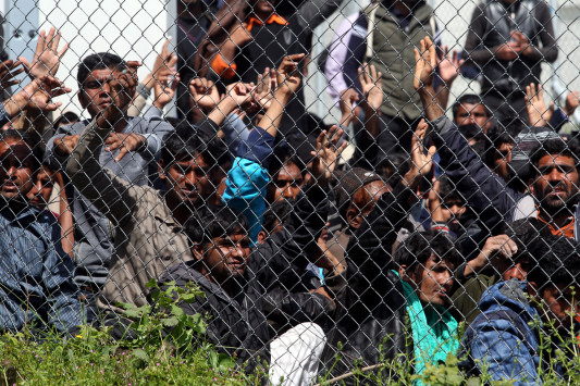 Μυτιλήνη: Αυξάνονται οι εγκλωβισμένοι πρόσφυγες - Πέρασαν αλλά 104 άτομα σε λίγες ώρες! - Φωτογραφία 1