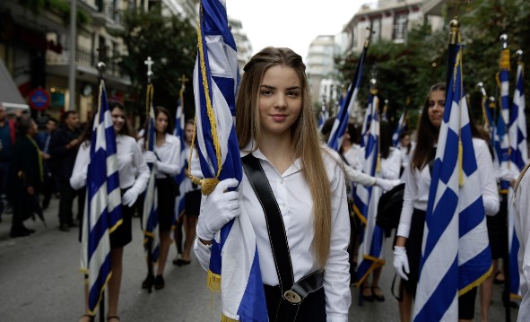 Θεσσαλονίκη: Τα γέλια στην εξέδρα, ο δρομέας και... τα ΑΠΡΟΟΠΤΑ της μαθητικής παρέλασης [photos] - Φωτογραφία 10