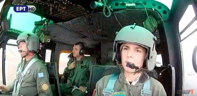 Στρατιωτική Παρέλαση: Το ελικόπτερο Απάτσι και η πιλότος - ΒΙΝΤΕΟ - Φωτογραφία 1