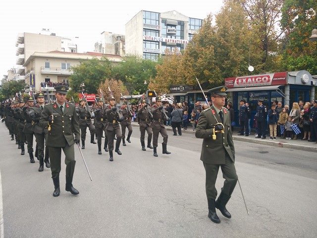 Φωτορεπορτάζ από την παρέλαση της Λάρισας - Φωτογραφία 12