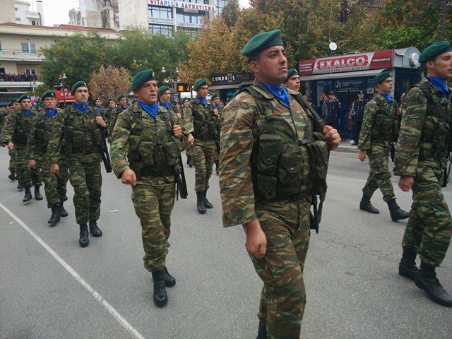 Φωτορεπορτάζ από την παρέλαση της Λάρισας - Φωτογραφία 13