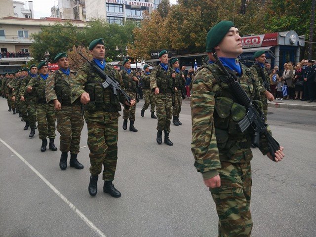 Φωτορεπορτάζ από την παρέλαση της Λάρισας - Φωτογραφία 4