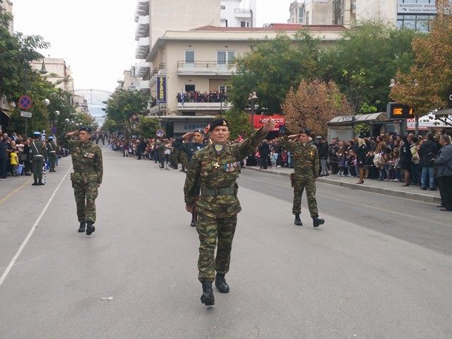 Φωτορεπορτάζ από την παρέλαση της Λάρισας - Φωτογραφία 9