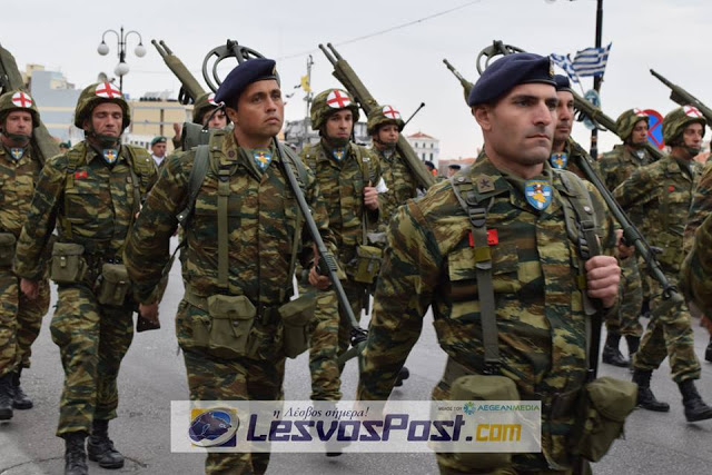 Με πλήθος κόσμου, ισχυρή αστυνομική δύναμη και ψιλόβροχο πραγματοποιήθηκε η παρέλαση της 28η Οκτωβρίου στην Μυτιλήνη (pics, vid) - Φωτογραφία 11