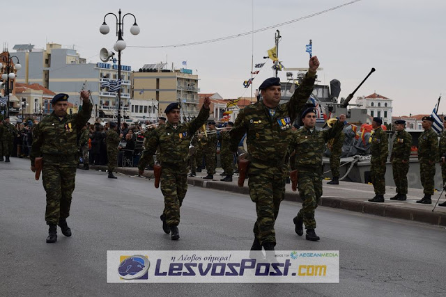 Με πλήθος κόσμου, ισχυρή αστυνομική δύναμη και ψιλόβροχο πραγματοποιήθηκε η παρέλαση της 28η Οκτωβρίου στην Μυτιλήνη (pics, vid) - Φωτογραφία 16