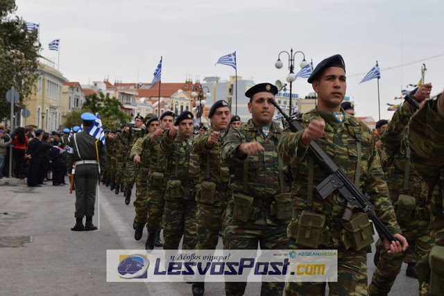Με πλήθος κόσμου, ισχυρή αστυνομική δύναμη και ψιλόβροχο πραγματοποιήθηκε η παρέλαση της 28η Οκτωβρίου στην Μυτιλήνη (pics, vid) - Φωτογραφία 21