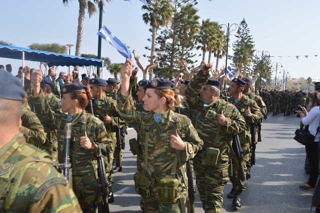 Φωτό και βίντεο από τη στρατιωτική παρέλαση στην ΚΩ - Φωτογραφία 11