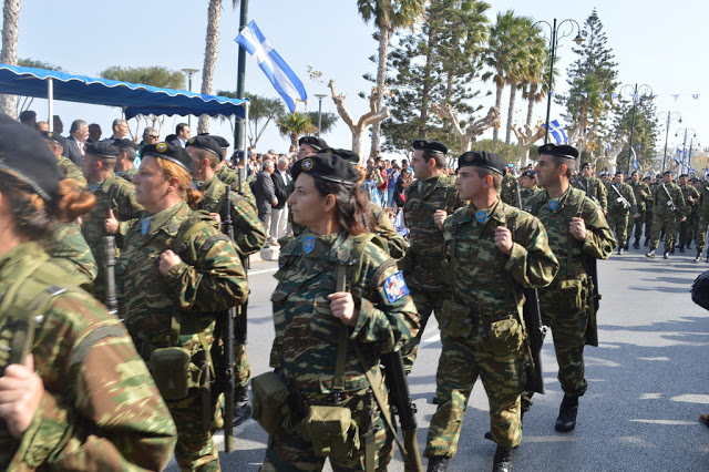 Φωτό και βίντεο από τη στρατιωτική παρέλαση στην ΚΩ - Φωτογραφία 13