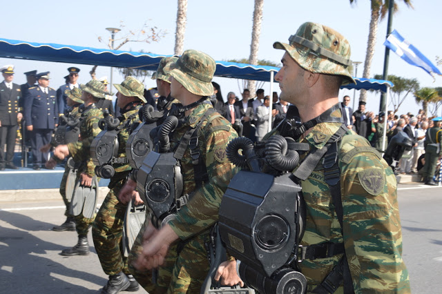 Φωτό και βίντεο από τη στρατιωτική παρέλαση στην ΚΩ - Φωτογραφία 17