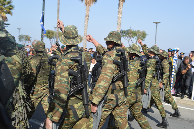 Φωτό και βίντεο από τη στρατιωτική παρέλαση στην ΚΩ - Φωτογραφία 18
