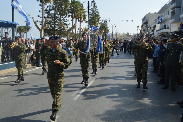 Φωτό και βίντεο από τη στρατιωτική παρέλαση στην ΚΩ - Φωτογραφία 19