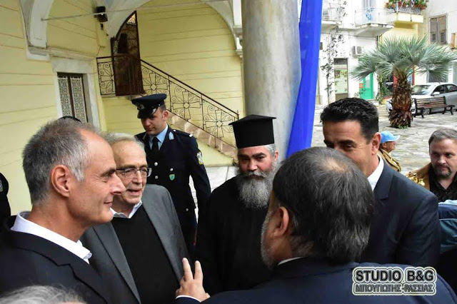 Τα έψαλλε ο εφημέριος του μητροπολιτικού ναού Αγίου Γεωργίου στον υπουργό πολιτισμού Αριστείδη Μπαλτά - Φωτογραφία 2