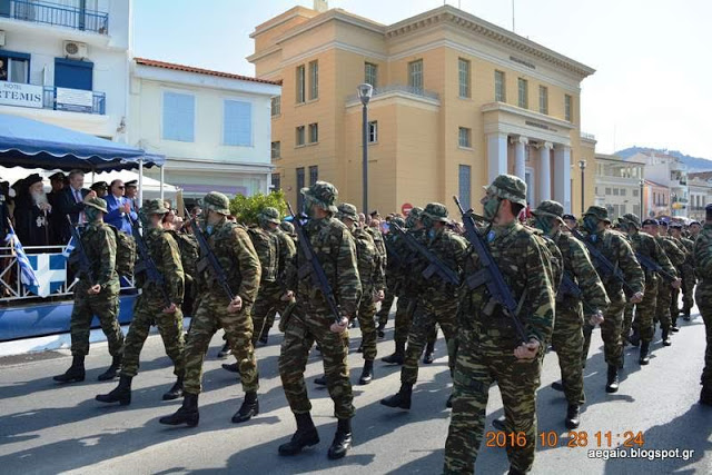 Φωτό από τη στρατιωτική παρέλαση στη Σάμο - Φωτογραφία 11