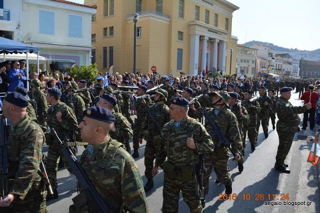 Φωτό από τη στρατιωτική παρέλαση στη Σάμο - Φωτογραφία 14